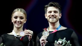 Такие разные возвращения в спорт: триумф Степановой с Букиным и одинокая грустная Хромых