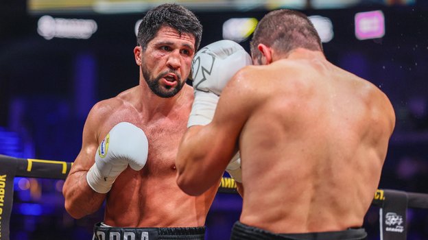 Сослан Асбаров победил Алексея Папина.