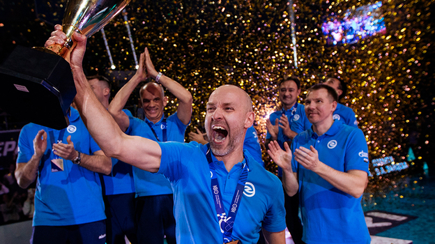 Алексей Вербов с чемпионским кубком.