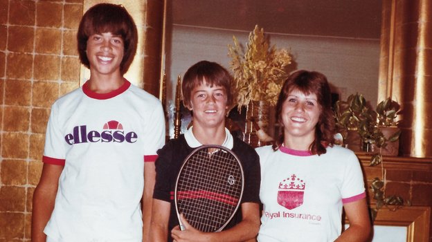 Мэттью Перри (по центру) в детстве.