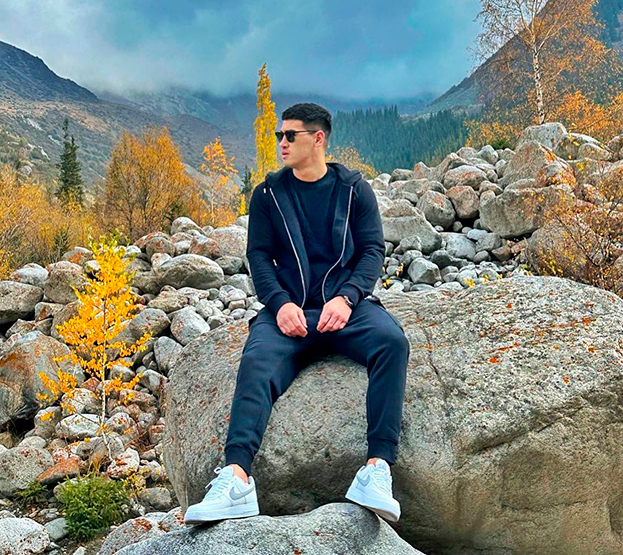 Дмитрий Бивол.