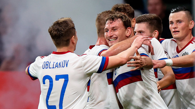 Радость Федора Чалова в матче с Камеруном.