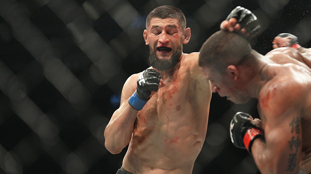 Хамзат Чимаев и Гилберт Бернс.