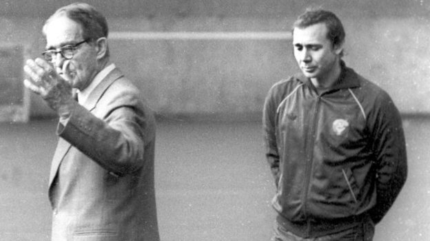 Николай Старостин на первой тренировке нового главного тренера «Спартака» Олега Романцева в 1989 году.