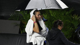 Соболенко и Рыбакиной не дали доиграть из-за дождя и ветра. На Итоговом турнире WTA продолжается хаос