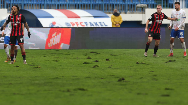 Состояние поля на стадионе во время матча «Факел» - «Спартак». Состояние поля на стадионе во время матча «Факел» - «Спартак»