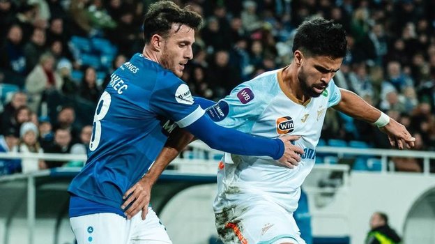 Форвард «Балтики» Анхело Энрикес и защитник «Зенит» Родригао.