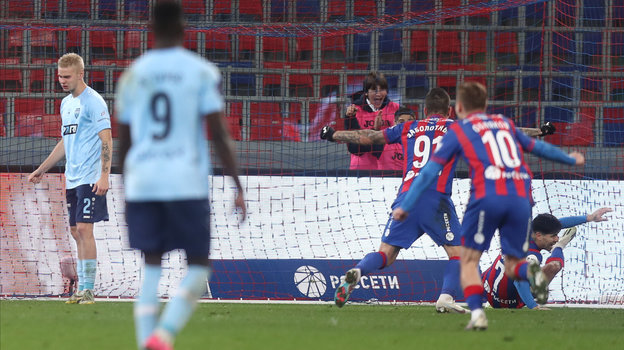 Виктор Давила забивает гол