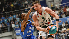 Суперматч при полных трибунах. Карасев и компания дали бой чемпиону