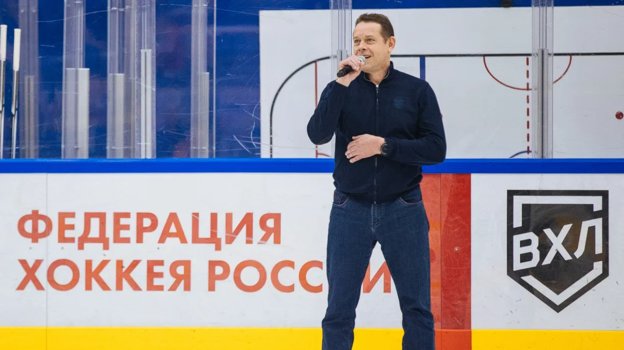 Павел Буре. Хоккеист Павел Буре.