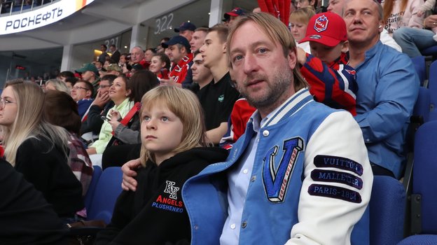 Александр Плющенко (Гном Гномыч) и Евгений Плющенко.