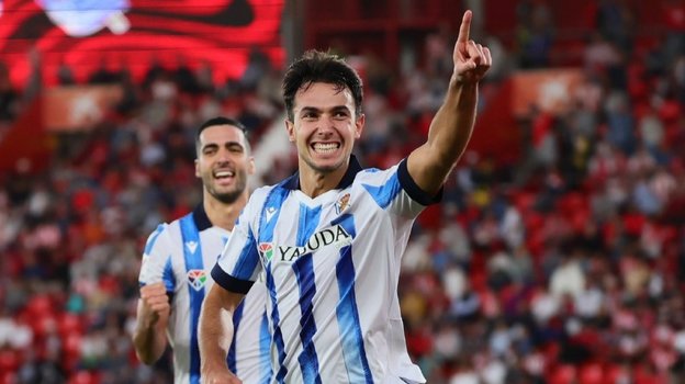 Игроки «Реал Сосьедад» радуются голу в ворота «Альмерии».