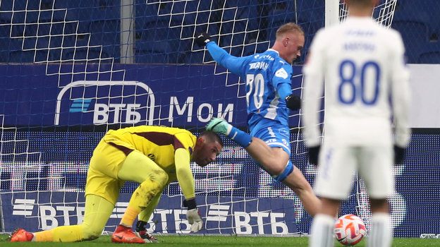 Константин Тюкавин у ворот Николая Сысуева