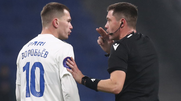 Дмитрий Воробьев и футбольный арбитр Павел Шадыханов