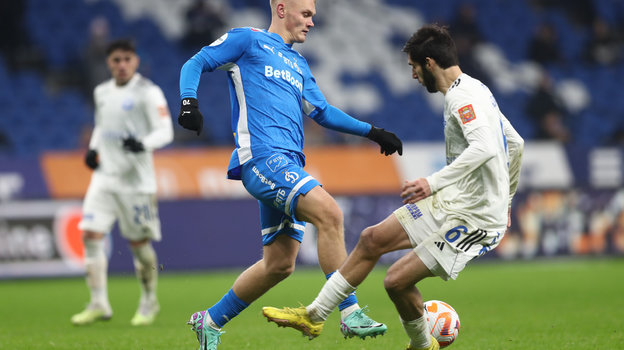 Футболисты Константин Тюкавин и Арсен Адамов