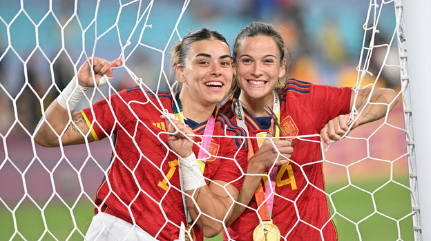 Чемпионки мира в составе сборной Испании Миса Родригес и Лайя Кодина. Чемпионки мира в составе сборной Испании по футболу Миса Родригес и Лайя Кодина.