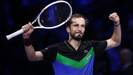 Медведев творит чудеса в Турине. Россиянин первым вышел в полуфинал Итогового турнира ATP