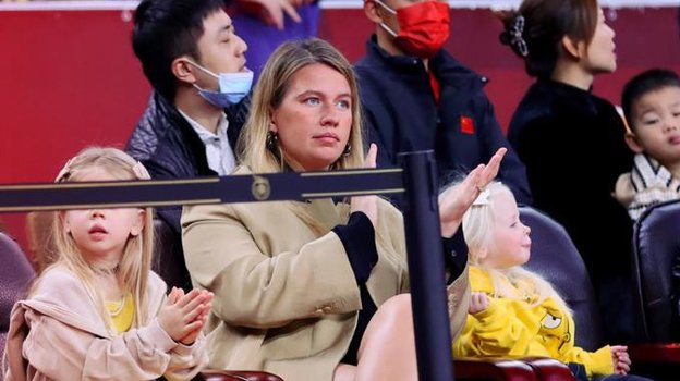 Настасья Швед с дочками.