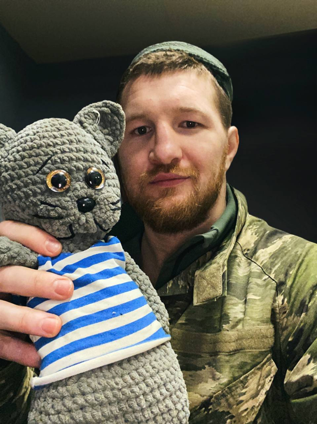 Владимир Минеев с талисманом на СВО.