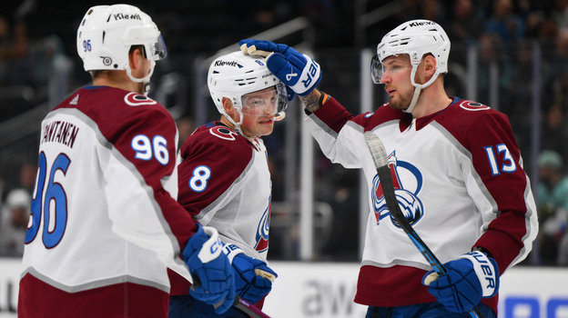 Хоккеисты Микко Рантанен, Кейл Макар и Валерий Ничушкин.