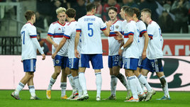 Футболисты сборной России празднуют победу над Кубой