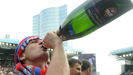 Пинок от Хиддинка, дубль в ворота чехов, лезгинка в самолете: яркая карьера Дзагоева