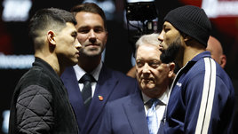 Боксеры Дмитрий Бивол и Линдон Артур