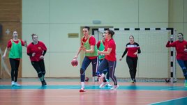 Гандболистки сборной России готовятся к матчам с Белоруссией. Кто приехал в команду?