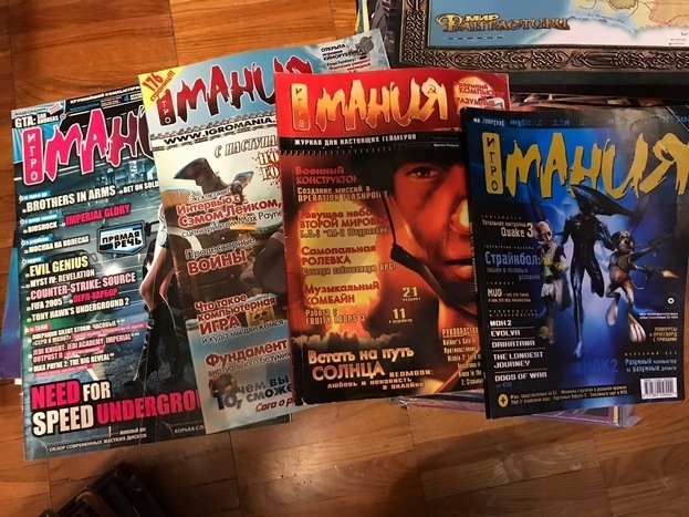 Несколько журналов Игромания.
