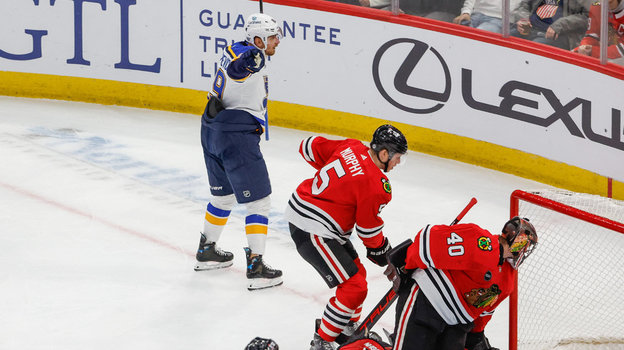 Форвард «Сент-Луиса» Павел Бучневич в матче против «Чикаго».