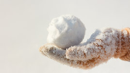 Перчатки и снег