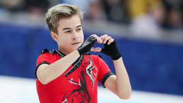 «Очень хочется попасть в первую шестерку на чемпионате России». Цели фигуриста Даниила Самсонова