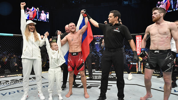 Петр Ян с флагом России.