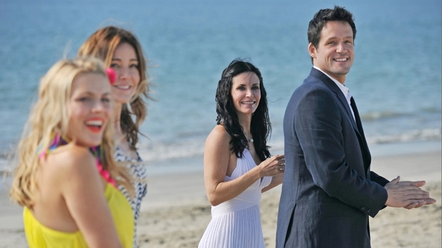 Кадр из сериала «Город хищниц»