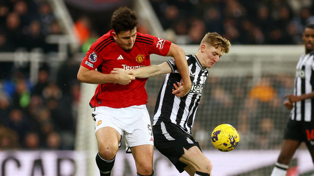 Гарри Магуайр (слева).