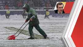 Уборка снега в перерыве матча ЦСКА — «Ростов»