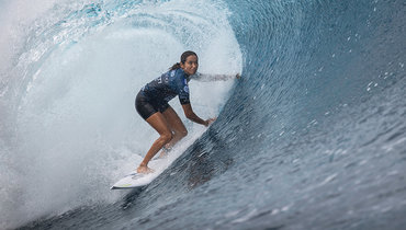 Экоактивисты срывают подготовку к олимпийскому турниру по серфингу. Они не дают построить простейший объект