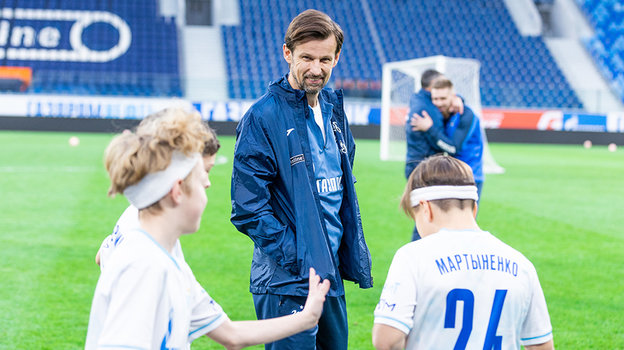 Сергей Семак на тренировке школы «Зенит-Чемпионика».