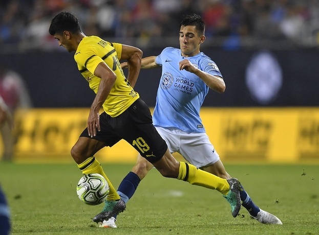 Бенхамин Гарре в матче «Манчестер Сити» против дортмундской «Боруссии».