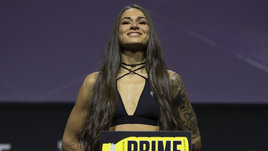 «Будь готова ударить меня в пах и душить до потери сознания». Девушке-бойцу UFC поступило непристойное предложение