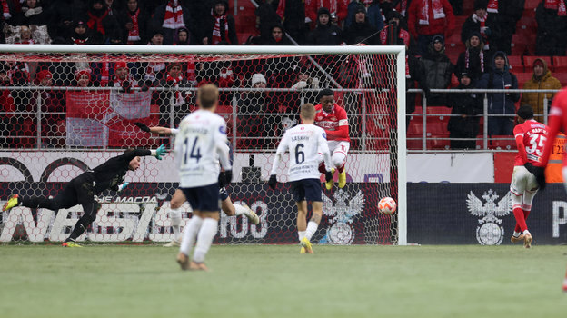 Кристофер Мартинс забивает гол