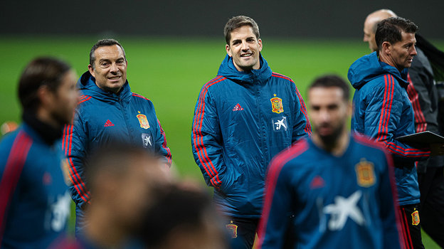 Роберто Морено в сборной Испании.