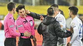 Президент «Анкарагюджю» избил судью прямо на поле. Матчи всех лиг в Турции отложены