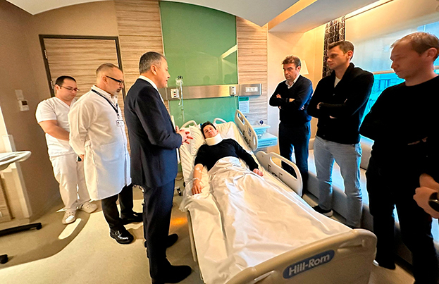 Халиль Умут Мелер в больнице. Арбитр Халиль Умут Мелер в больнице после избиения на поле.