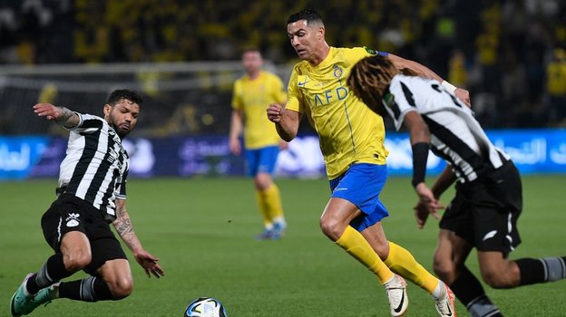 Эве Банега, Криштиану Роналду и Фаваза Аль-Сагура.