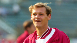 «Браток сказал: «У тебя семья, мы знаем, где тебя найти. Нужно 500 долларов». Истории экс-тренера сборной России