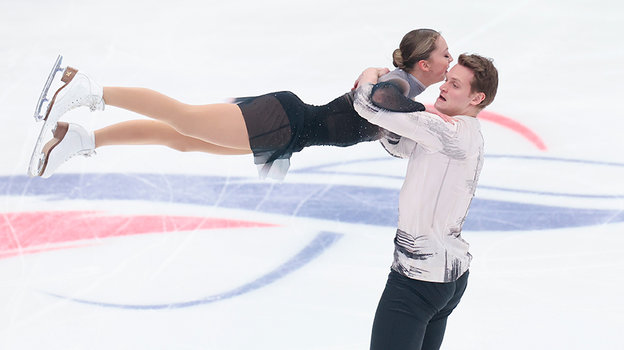 Александра Бойкова и Дмитрий Козловский. Фигуристы Александра Бойкова и Дмитрий Козловский.