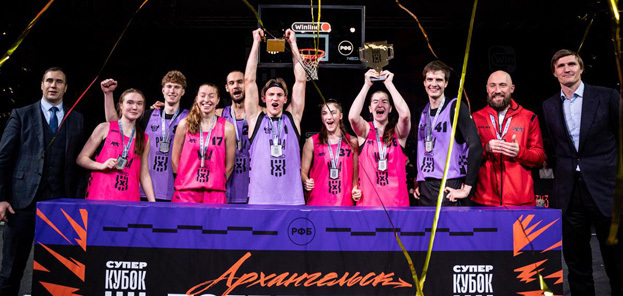 Андрей Кириленко (справа) встретился с губернатором Архангельской области и принял участие в церемониях награждения Суперкубков России по баскетболу 3х3.