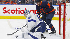 Василевский притормозил Макдэвида. Кучеров первым выбил 50 очков