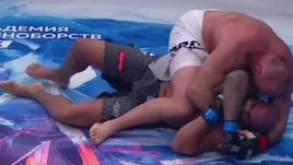 Олейник финишировал Родригеса, хотя имел большие проблемы. 46-летний Удав пока не заканчивает карьеру